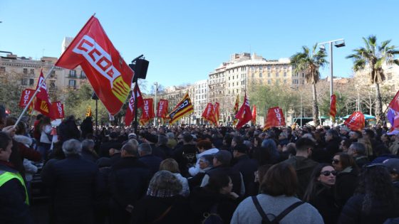 CCOO i UGT critiquen el "tacticisme polític" i anuncien una gran mobilització per la reducció de la jornada laboral