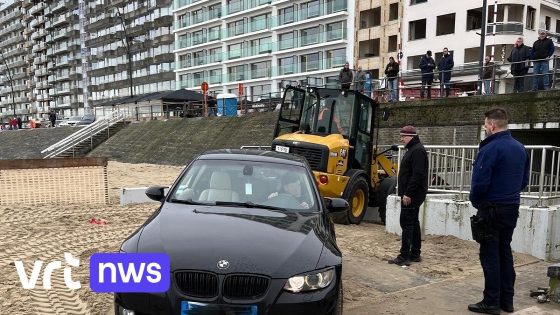 Auto rijdt zich vast op het strand van Blankenberge