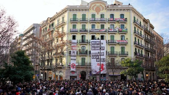 Protestes ciutadanes frenen un desnonament a Casa Orsola