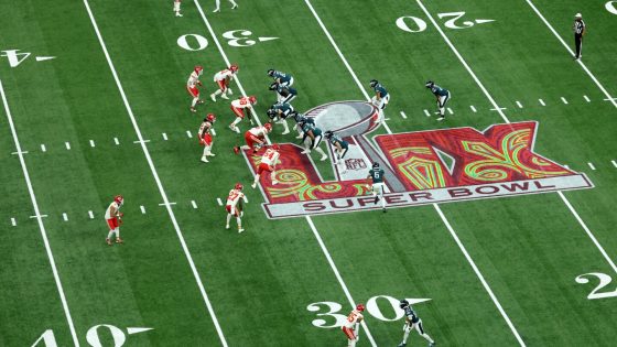 Offensive pass interference flag costs Eagles a fourth-down conversion on first drive