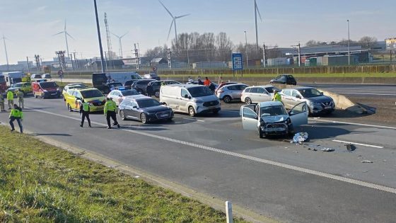 E19 volledig dicht in Meer na zware aanrijding tussen vrachtwagen en personenwagen