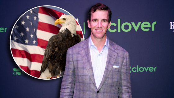 Eli Manning Leads 'God Bless America' In New Orleans Restaurant