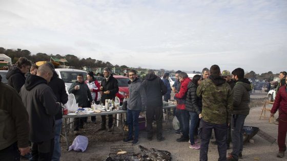 Alegria i escepticisme entre els pagesos reunits a la Panadella