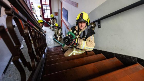 Brandweer van Bree oefent nieuwe technieken in oud schoolgebouw: “Snelste vrijwilligerskorps van Limburg”