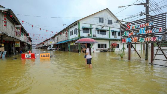 Mangsa banjir Sarawak, Sabah terus catat penurunan di beberapa daerah - Utusan Malaysia