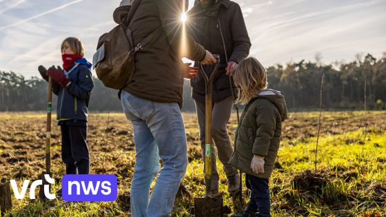 Familie geeft 100-jarige Victor een bos cadeau in Rumbeke