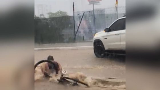 Durante tempestade, ciclista é arrastado por correnteza em Mangabeiras