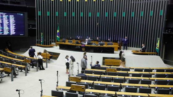 PEC do Semipresidencialismo é protocolada e tem 181 assinaturas