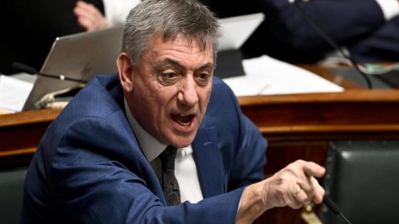 Waarom Jan Jambon als minister van Pensioenen met plezier de kogels opvangt: “Ik heb niets meer te verliezen”