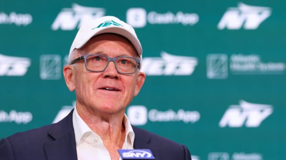 Jets players give owner Woody Johnson an F grade