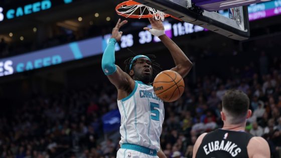 Lakers' trade for Hornets center Mark Williams rescinded