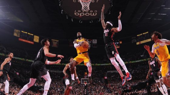 LeBron James scores 40, Austin Reaves 32 in Lakers' win over Portland