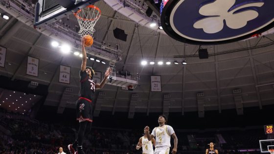 Louisville scores 20th win with 75-60 toppling of Notre Dame