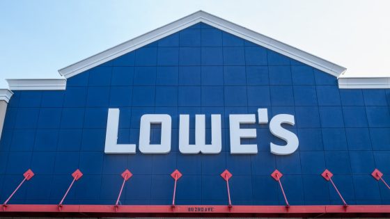 Lowe's (LOW) Q4 2024 earnings