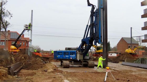 Op dit moment zijn de grote werken aangevangen voor de aanleg van de tunnel die de overweg aan de Hasseltsestraat in Bilzen gaat vervangen