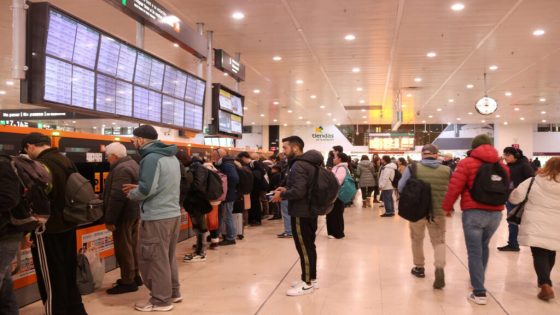 Les línies R1, R3 i R4 circulen fora del seu horari per una incidència entre Sants i plaça de Catalunya - VilaWeb