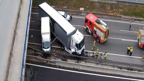 Cues quilomètriques a l'AP-7, tallada en sentit sud per un accident múltiple a Sant Cugat