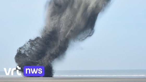 DOVO brengt 800 kg zwaar projectiel uit Eerste Wereldoorlog tot ontploffing op strand Nieuwpoort - VRT.be