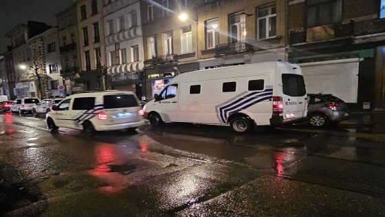 Grootscheepse politieactie aan de gang in Kuregem