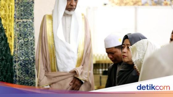 Megawati Ziarah Makam Nabi, Doakan Bung Karno dan Bangsa di Raudhah