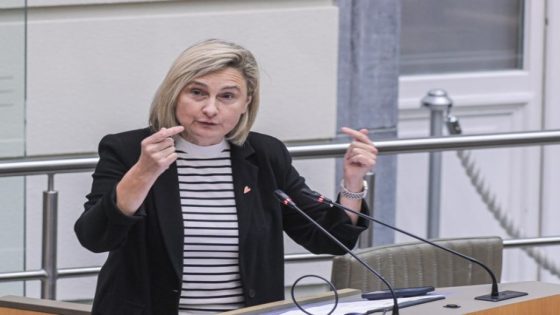 Minister Hilde Crevits (CD&V) wil af van federale taaltesten in Vlaanderen