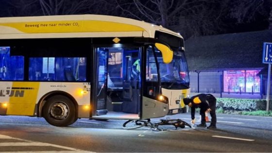 Fietsster (20) als bij wonder lichtgewond nadat ze door Lijnbus meegesleurd wordt (Veurne)