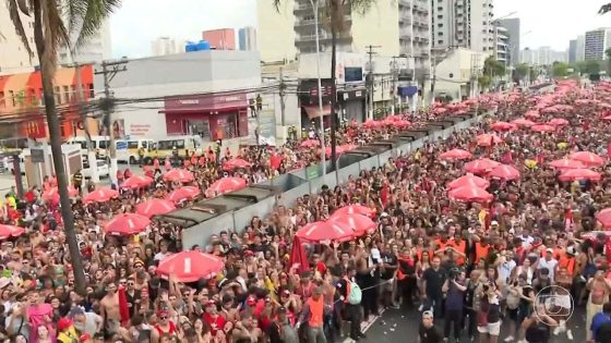 Pré-carnaval em SP teve ao menos 880 furtos de celulares; mulheres são presas com 16 aparelhos no bloco da Luísa Sonza - G1