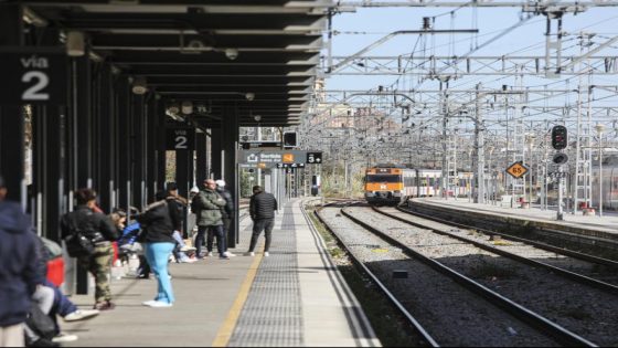 Els treballadors de Renfe i Adif avisen que no s’han complert es acords del traspàs de Rodalies | I.Casellas | Barcelona | Infraestructures