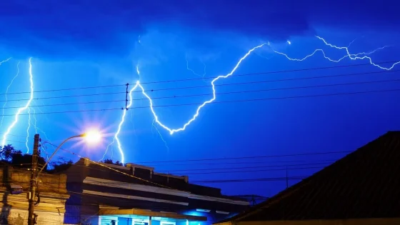 Rio Grande do Sul registrou 100 mil raios entre ontem e hoje