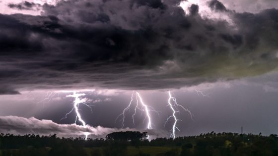 Período de forte instabilidade trará chuva volumosa e muitos temporais