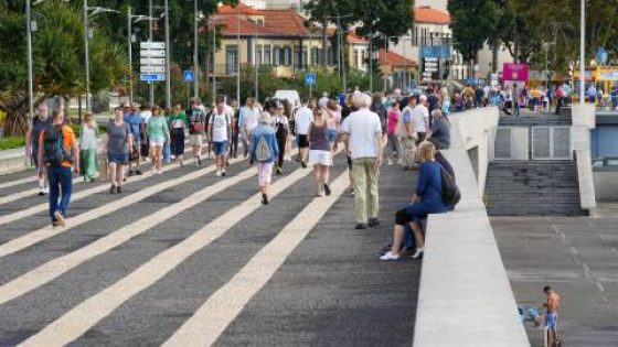 Mulher sofre queda na Avenida do Mar e fica com ferimentos no rosto