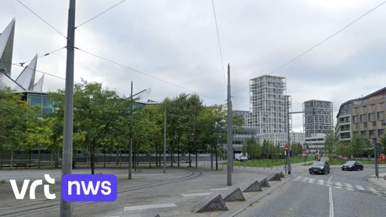 Ongeval op Bolivarplaats in Antwerpen, bestuurder vlucht weg en laat 2 geknelde inzittenden achter