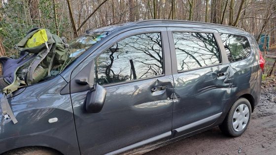 Toen hij terugkwam van zijn wandeling, trof hij z’n auto gehavend aan: Jos zoekt naar mogelijke getuigen