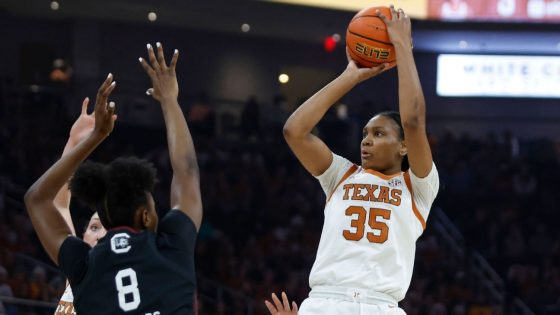 Texas ends South Carolina's 57-game SEC regular-season win streak