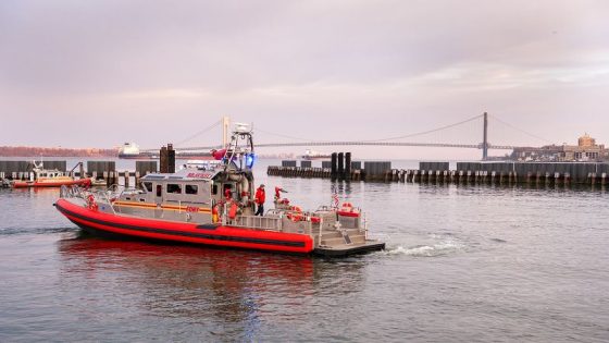 New York capsized boat: Rescuers searching for missing person after a boat capsized near Staten Island, leaving at least 3 dead