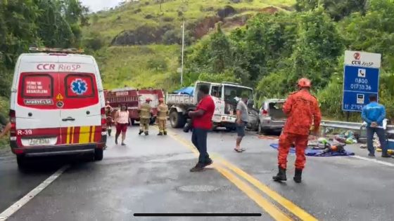 Acidente entre caminhão e três carros na rodovia Rio-Santos deixa três mortos no RJ - G1