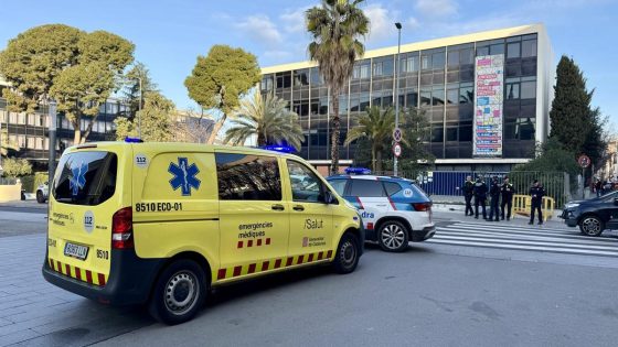 Investiguen la mort d'un home que hauria entrat a robar en un institut de Sabadell