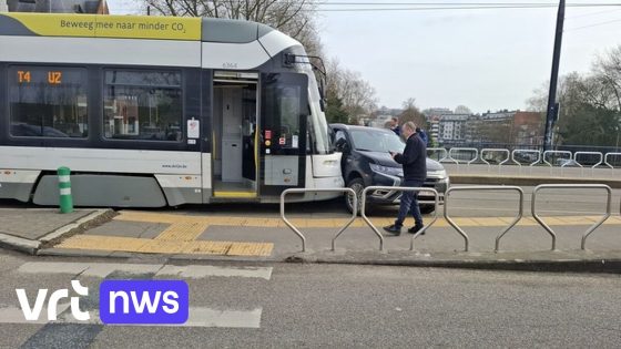 Tram botst tegen auto in Gent: spoor vrijgemaakt, wel nog hele avond hinder