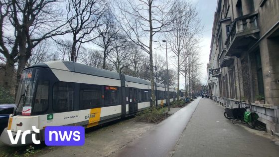 'Tramfile' op Gitschotellei in Borgerhout: tram in panne wordt weggesleept