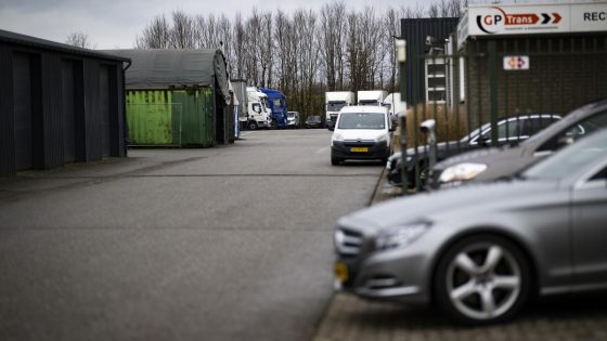 ‘Boekhouder van de onderwereld’ Joep H. (41) die ook betrokken is bij dossier Costa, gearresteerd: kunst en paarden in beslag genomen - Het Belang van Limburg