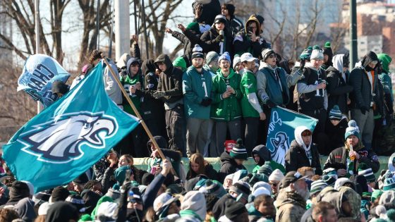 LIVE UPDATES: Fans flood Philadelphia for Eagles Super Bowl parade