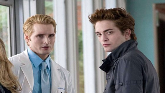 What Peter Facinelli Whispered in Robert Pattinson's Ear in 'Twilight'