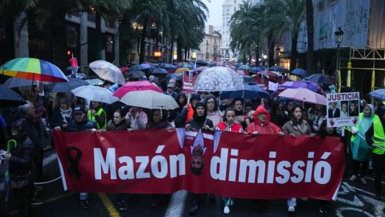 Èxit de la quarta manifestació a València per a exigir la dimissió de Mazón