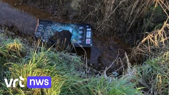 Wandeltocht 'Dwalen Met Verhalen' in Hoevenen vroegtijdig stopgezet na vandalisme: "Gaten in geboord"