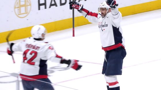 Alex Ovechkin scores 887th goal to move within 8 of breaking Wayne Gretzky's record