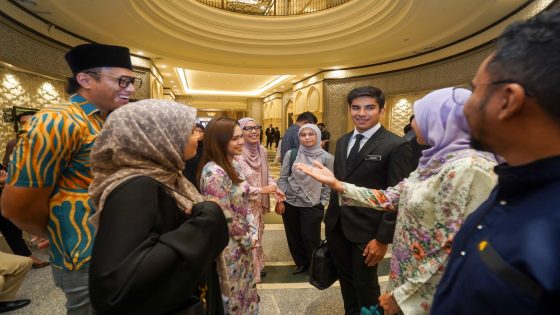 Bella hadir beri sokongan kepada Syed Saddiq di mahkamah