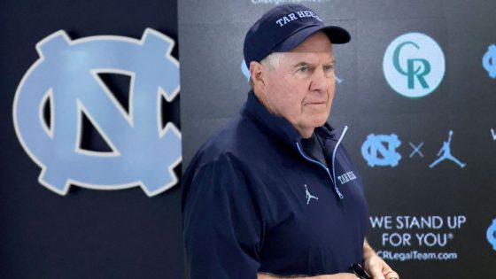 Bill Belichick surprises Tar Heels with pizza for UNC-SDSU watch party