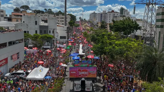 PM usa spray de pimenta para conter briga em bloco e foliões precisam ser socorridos