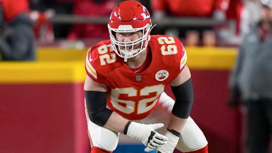 Chiefs trading All-Pro offensive guard Joe Thuney to Bears for future fourth-round pick