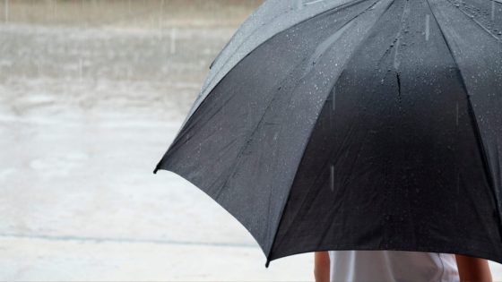 Frente fria traz chuva intensa e derruba temperaturas em SC